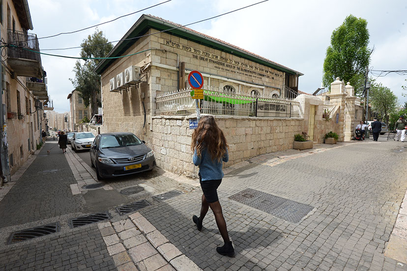 מבט חיצוני על בית הכנסת עדס (צילם: חיים צח, לע"מ)